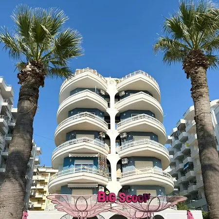 Titanic Seafront, Lungomare, Sleeps 6