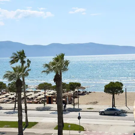 Titanic Seafront, Lungomare, Sleeps 6 *